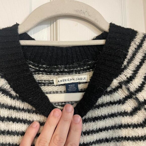 Women's American Eagle Sweater - Picture 2 of 3
